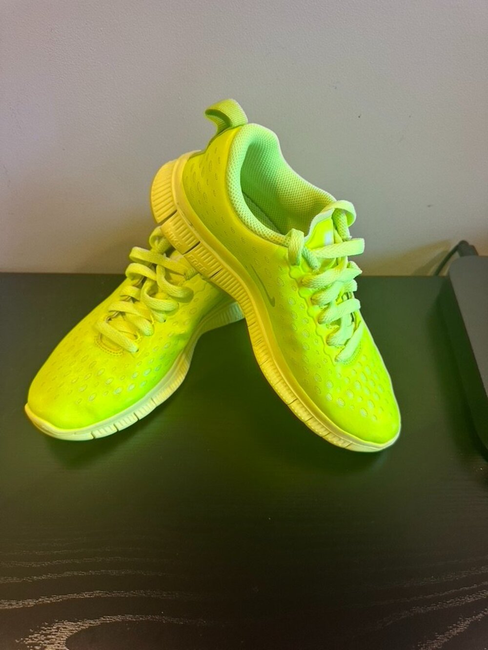Nike Free Run Volt Neon Green Women's Size 6 / Youth 4.5 Athletic Running Shoes